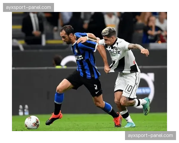 战术复盘：国际米兰3-0完胜，控球率仅45%却完成18次射门